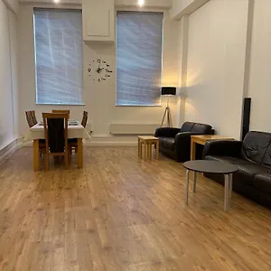 Apartment Centre 3 Bedrooms With Parking, Nottingham